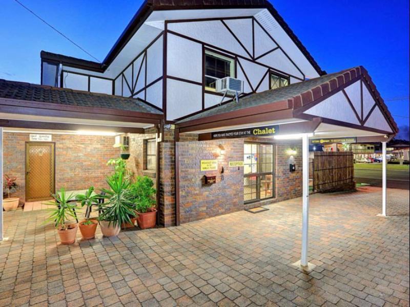 Chalet Motor Inn Bundaberg Exterior photo