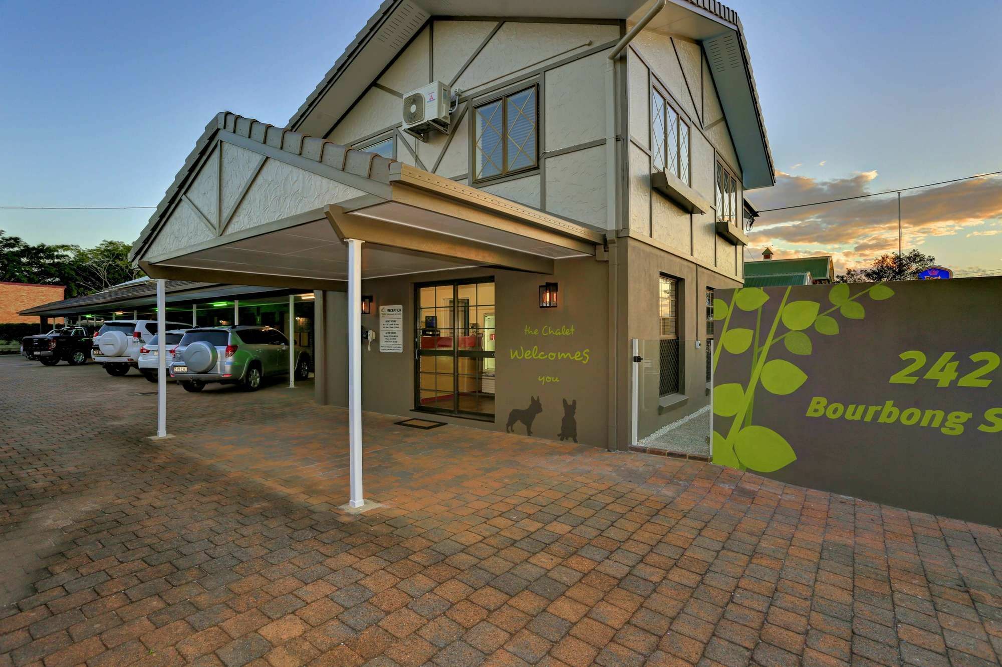 Chalet Motor Inn Bundaberg Exterior photo